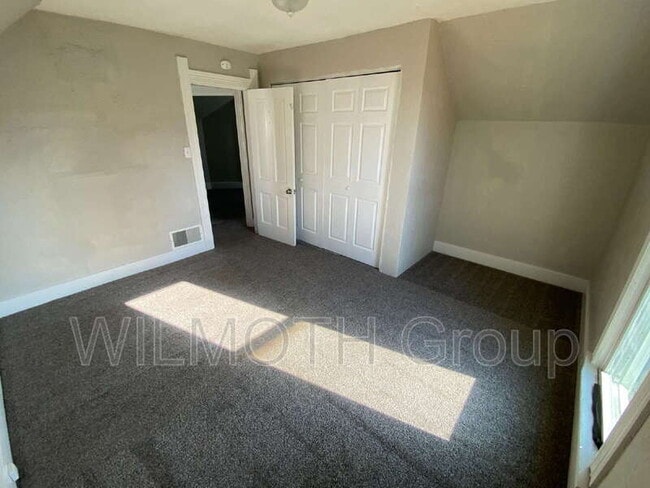 Building Photo - 510 W 5th St