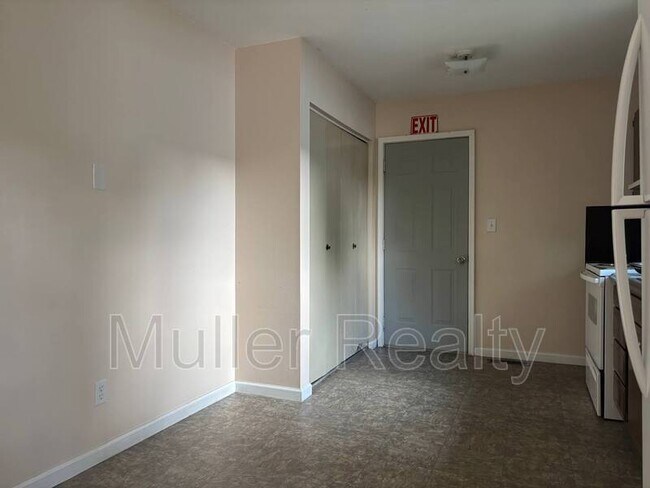 Building Photo - 6436 Tewksbury Dr NW