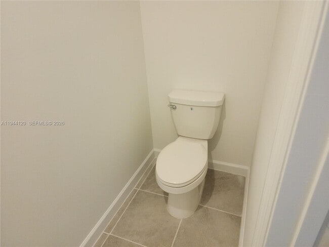 Building Photo - 2750 SE 24th Terrace