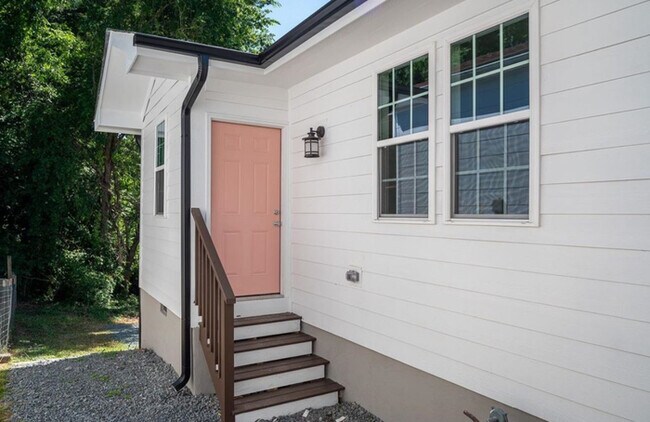 Building Photo - Modern Charm Meets Classic Comfort in This...