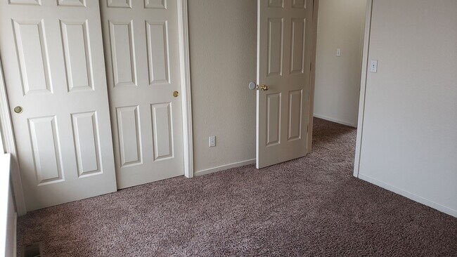 Building Photo - ONLY $2,550 PER MONTH FOR THIS SPACIOUS RANCH STYLE HOME -  2056 SQ FT / 3BDRM/2BATH/3GARAGE ON O...