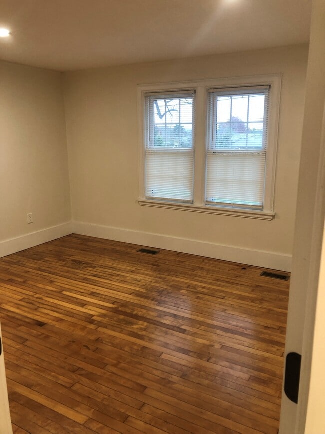 Building Photo - 612 S Cleveland Massillon Rd