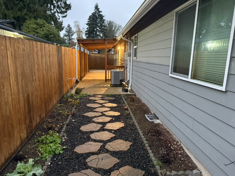 Building Photo - 3501 Springbrook Ln