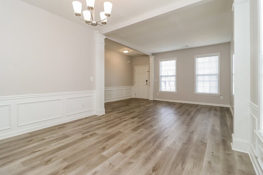 Building Photo - 6285 Whirlaway Dr