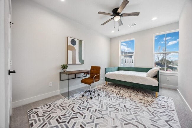 Building Photo - 303 Charlock St