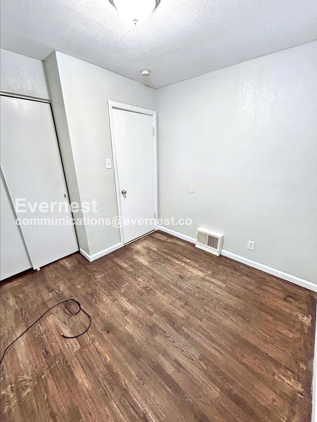 Building Photo - 5672 Parchester Dr