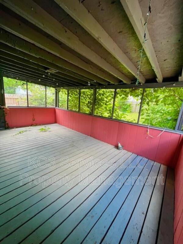 Building Photo - 5842 Euclid Ave E