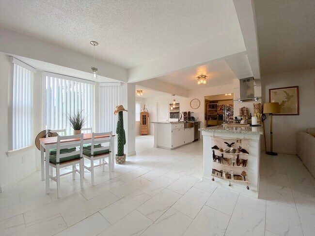 Building Photo - 4720 Blossom Ave