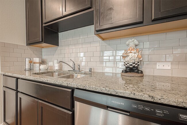 Building Photo - 7538 Coral Ter Dr