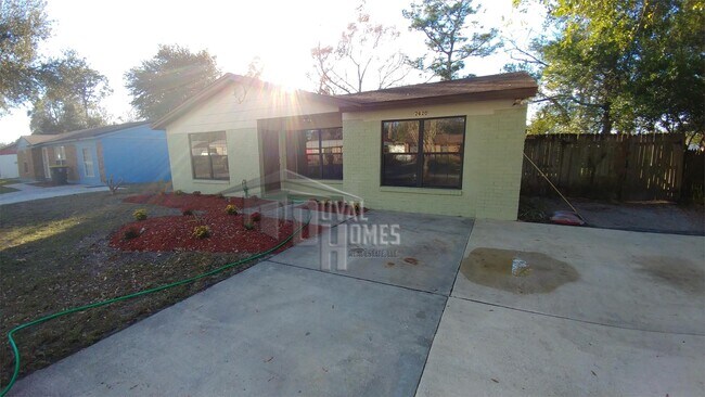Building Photo - 2620 Kenwood Dr W