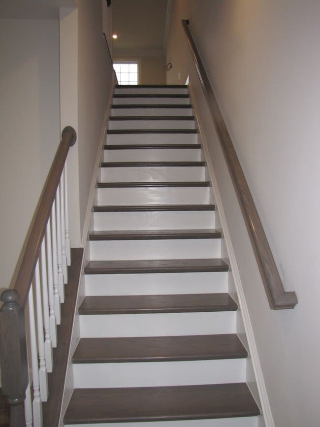 Building Photo - End Unit Townhouse Haymarket
