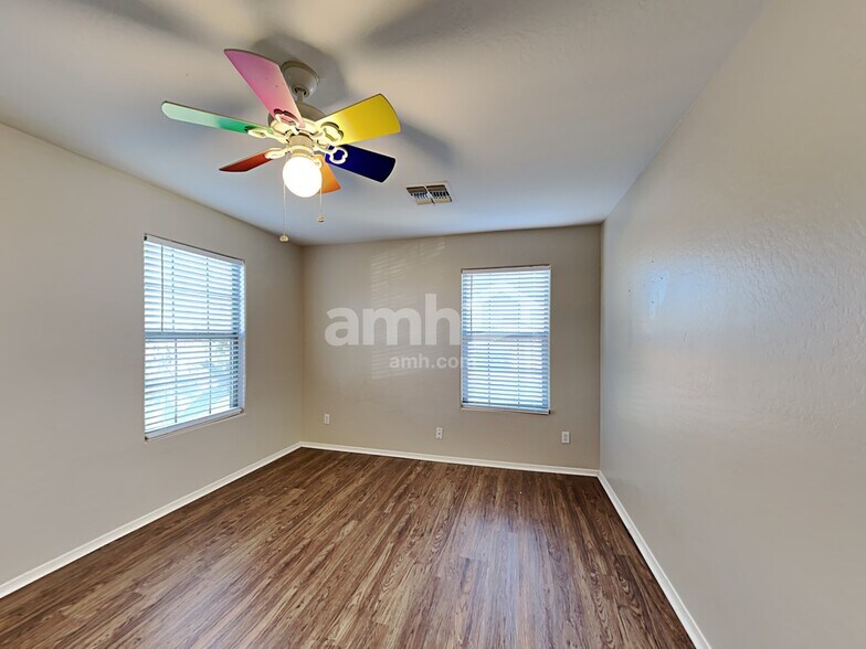 Building Photo - 6911 W Irwin Ave