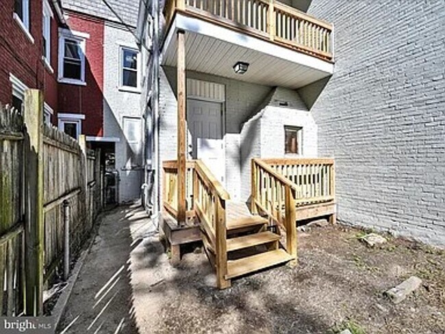 Building Photo - 735 S Beaver St