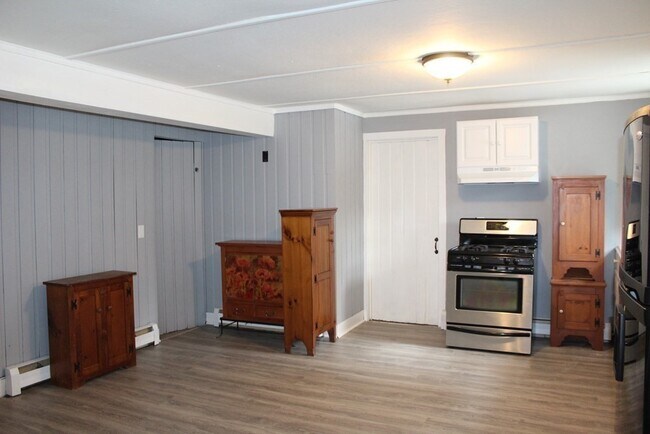 Building Photo - 90 Mendon St