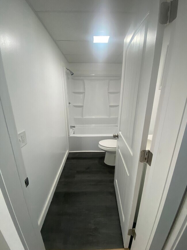 Building Photo - 70 Church St