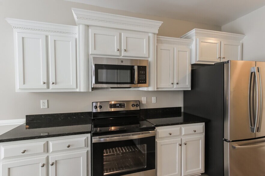 Building Photo - 1990 Lily Valley Dr