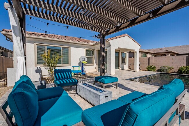 Building Photo - 9935 E Thornbush Ave