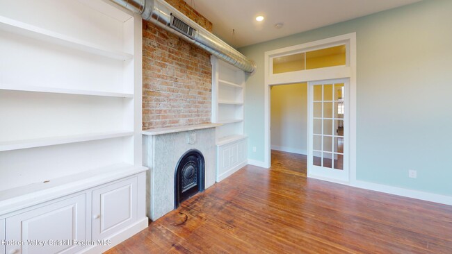 Building Photo - 33 Main St