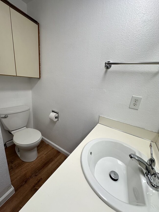 Building Photo - 1821 Peachtree Ln