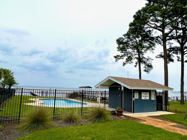 Building Photo - 30 Bay Walk Ct