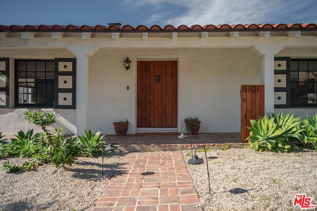 Building Photo - 6101 S Mansfield Ave