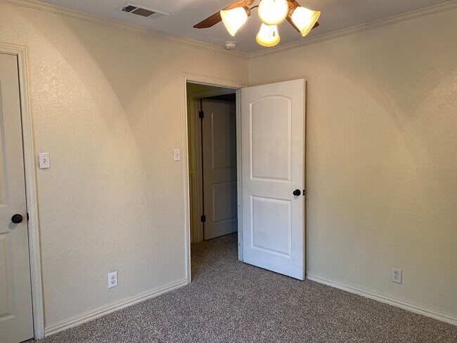 Building Photo - 3 BEDROOM, CORNER LOT