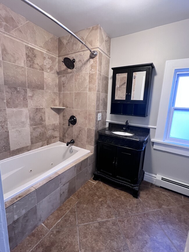 Upstairs bathroom - 4301 Tejon St