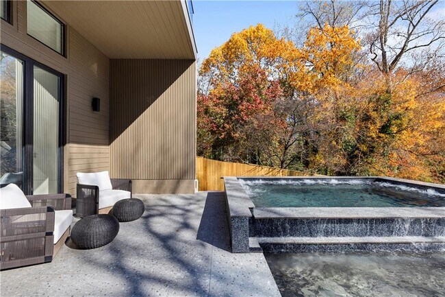 Building Photo - 3600 Lower Roswell Rd