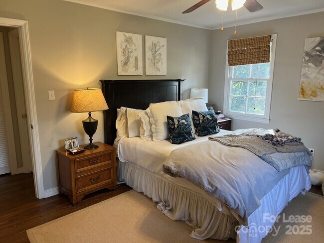 Building Photo - 5531 Farmbrook Dr