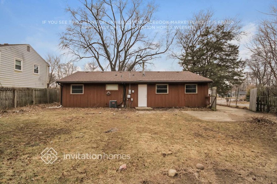 Building Photo - 141 Queenswood Rd