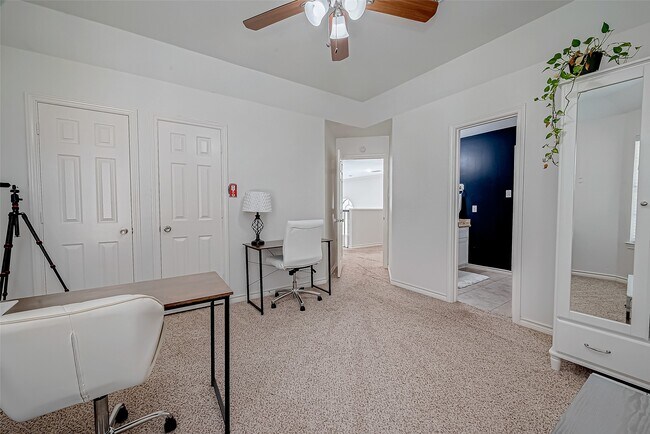 Building Photo - 8006 Devlin Dr