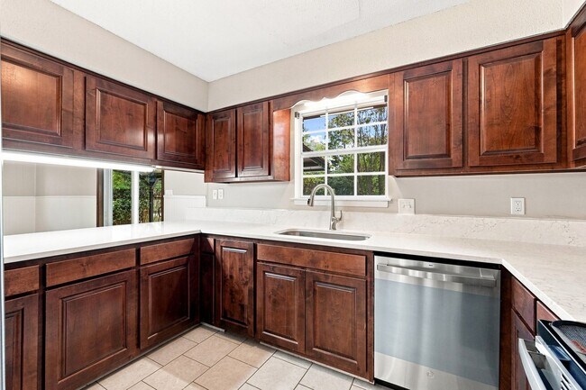 Building Photo - 1510 Royal Palm Dr