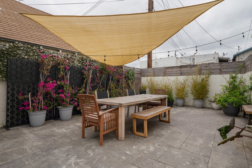 Building Photo - 8936 S Manhattan Pl