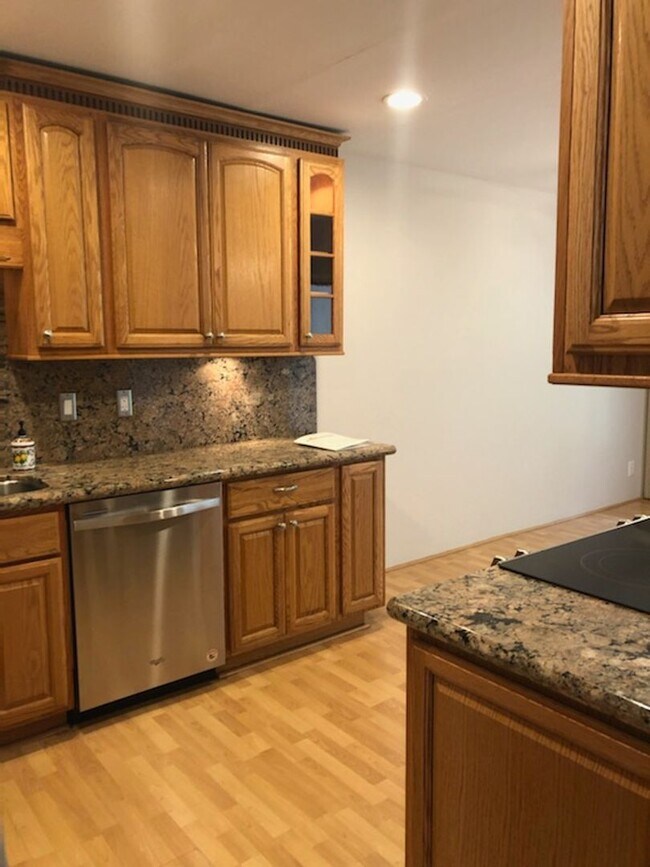 Building Photo - Maui Gardens ground floor 2 bedroom 1.5 ba...