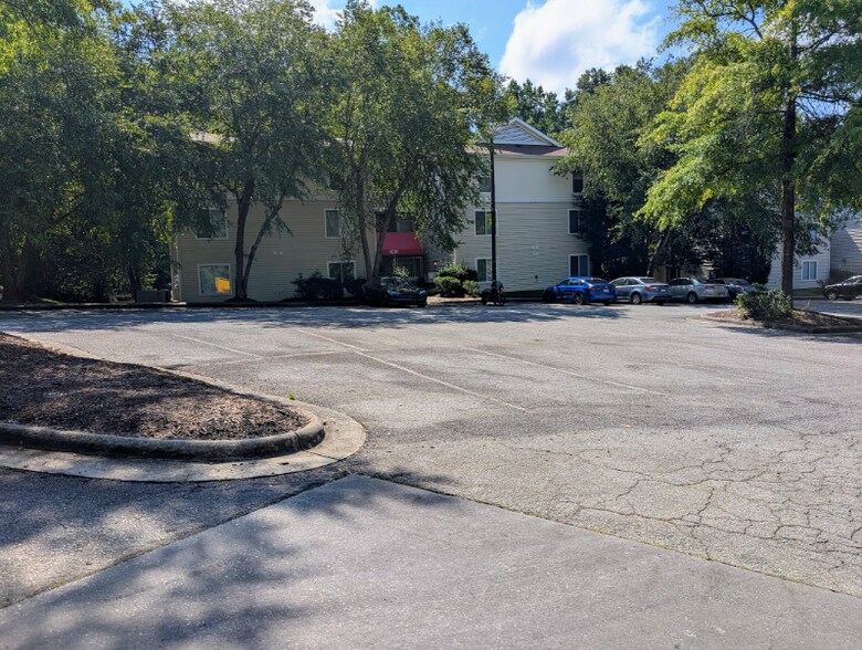 Building Photo - 1511 Graduate Ln