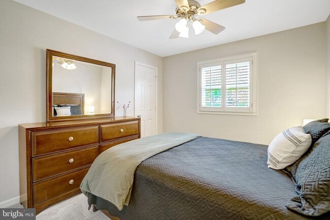 Building Photo - 6510 Carriage Dr