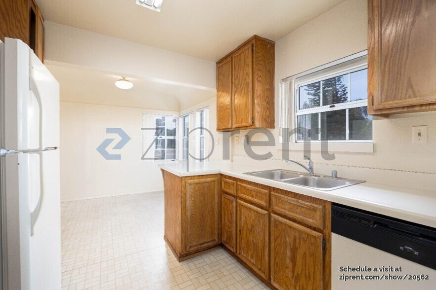 Building Photo - Unit A