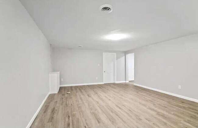 Building Photo - 3401 S Webster Ave