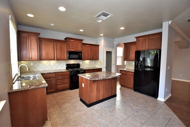 Building Photo - 3303 Southerland Rd