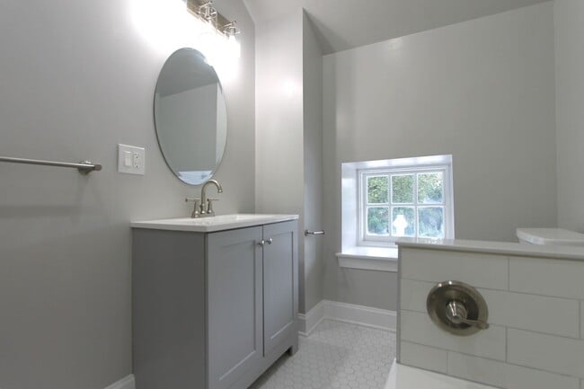 Building Photo - Stunning House on the Grounds of the Awbury Arboretum (3BD/2.5BT)