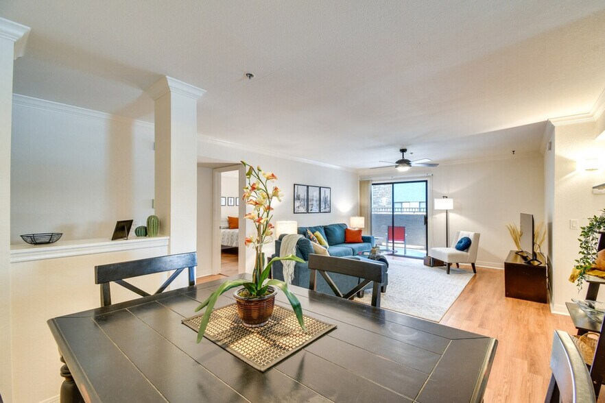 Building Photo - 2025 E Campbell Ave