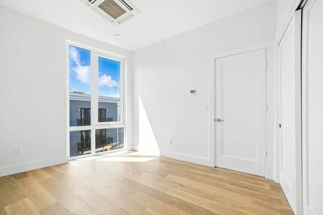 Building Photo - 38 Hichborn St
