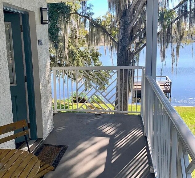 Building Photo - 320 Lakeview St