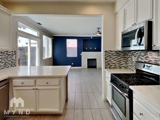Building Photo - 5325 Dunlay Dr