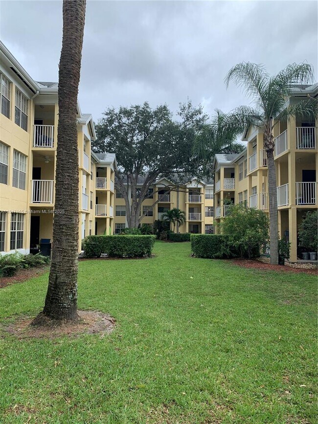 Building Photo - 6323 La Costa Dr
