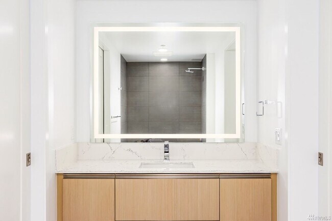 Building Photo - Spacious NW-Facing 1 Bed + Den, 1 Bath Luxury High-Rise Condo in Seattle's Denny Triangle – Nexus