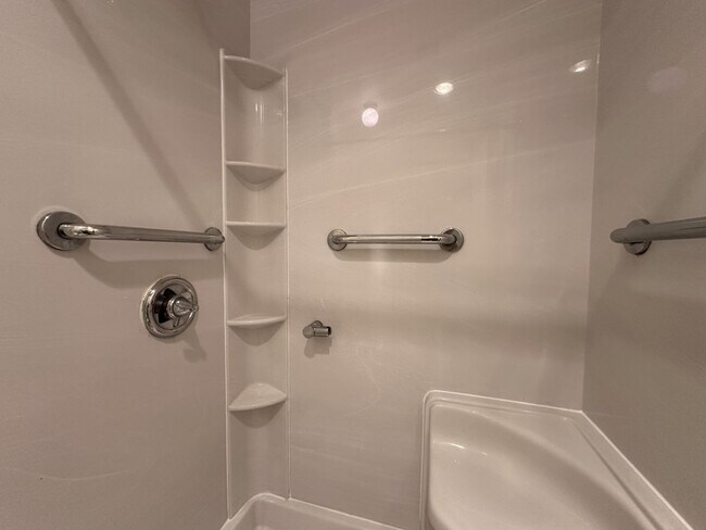 Building Photo - Mission Valley 3 BR 2 BA Condo w/ Parking ...