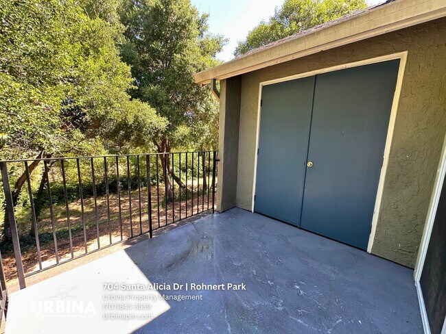 Building Photo - 704 Santa Alicia Dr