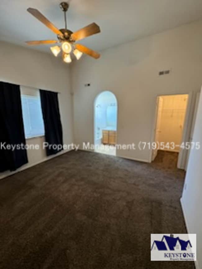 Building Photo - South side Domega Home 3 Bedroom/2 Bath/2 Car Garage $1850/$1850