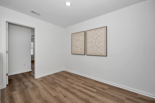 Building Photo - BRAND NEW 3 Bed 2.5 bathroom townhomes in Madison!